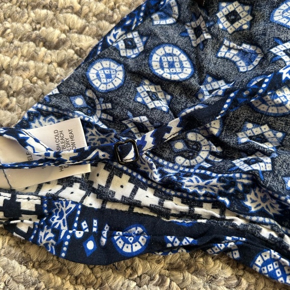 Lulu’s Crop Top - Picture 5 of 5